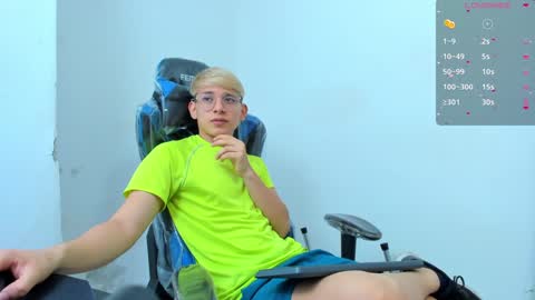 JOSEPH BROWN online show from December 22, 4:17 pm