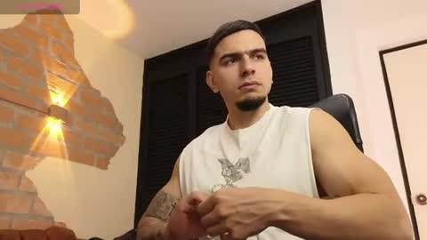 josh_miller01 online show from July 14, 1:49 pm