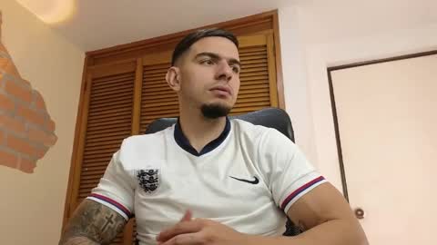 josh_miller01 online show from June 4, 2:34 pm