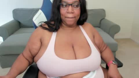 Josie Kiss online show from December 12, 6:10 pm