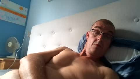 josvenithijs online show from August 9, 2:44 pm