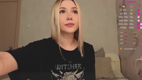 Snapshot of jousimies chatting on October 31, 4:02 am Jane online show from October 31, 4:02 am