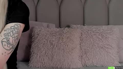 Snapshot of joybarker chatting on September 17, 2:20 pm Joy Barker online show from September 17, 2:20 pm