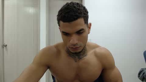 Snapshot of juan_gomez_1 chatting on February 8, 11:55 am juan_gomez_1 online show from February 8, 11:55 am
