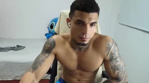 Snapshot of juan_gomez_1 chatting on October 23, 1:18 am juan_gomez_1 online show from October 23, 1:18 am