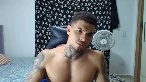 juan_gomez_1 online show from November 13, 12:35 am