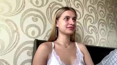 Lola online show from June 13, 8:14 am