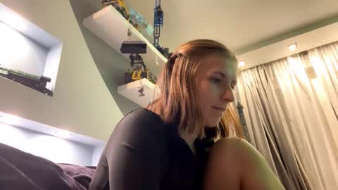 Lola online show from October 30, 5:02 pm