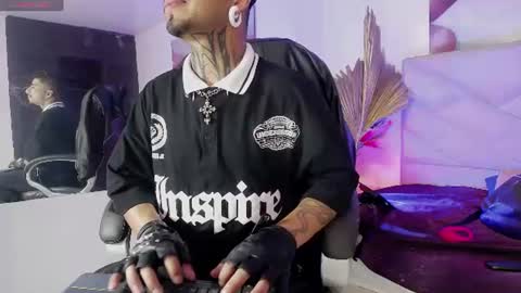 juancamilo66_ online show from June 18, 5:40 pm
