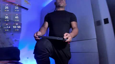 independent model online show from October 18, 5:55 am