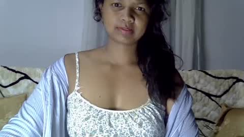 stellah online show from August 6, 2:09 am