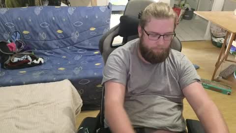 Julcs online show from April 9, 5:18 pm