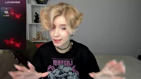 Snapshot of julescrown chatting on September 12, 1:18 am Jules online show from September 12, 1:18 am