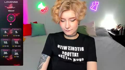 Snapshot of julescrown chatting on October 13, 1:18 am Jules online show from October 13, 1:18 am