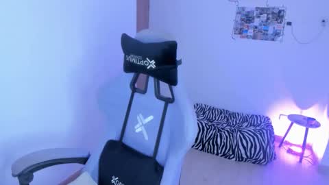 juli_santos_22 online show from January 7, 3:22 am