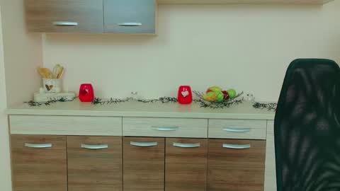 JuliaJae online show from April 18, 6:59 am