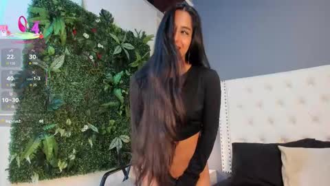 J U L IA   M A R T I N E Z online show from December 1, 11:41 am