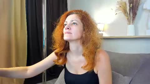 julia_suny online show from June 11, 12:54 am
