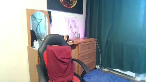 juliamorgann online show from May 24, 8:21 am