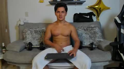 julian_wallace online show from December 22, 3:30 pm