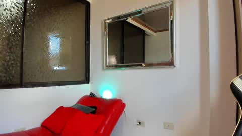 julian_wallace online show from March 13, 5:16 pm