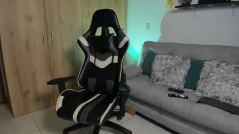 julian_wallace online show from February 24, 12:24 am