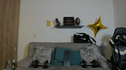 julian_wallace online show from November 23, 9:24 pm