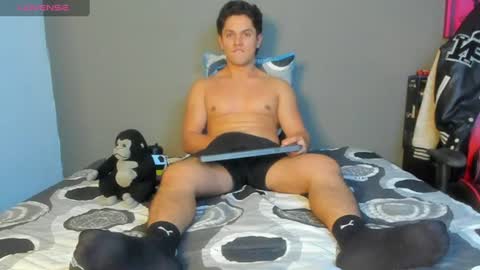 julian_wallace1 online show from June 12, 9:47 pm