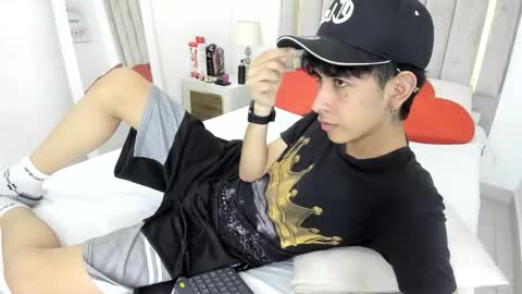 Julian online show from February 10, 8:12 pm