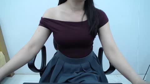 julie9x online show from February 15, 8:07 pm