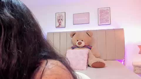 julie_devani online show from January 6, 8:24 pm