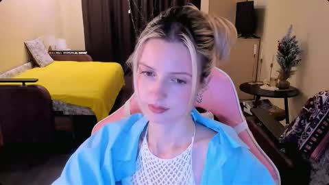 Julie online show from December 2, 3:10 pm