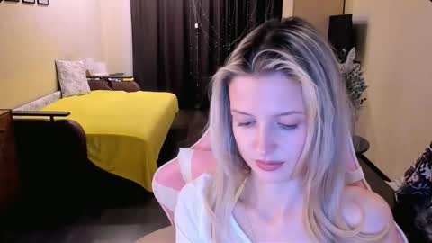 Julie online show from November 19, 4:50 pm