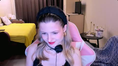 Julie online show from March 4, 3:20 pm