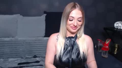 julia online show from March 27, 11:06 pm