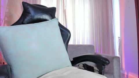 Julien online show from January 12, 6:04 pm