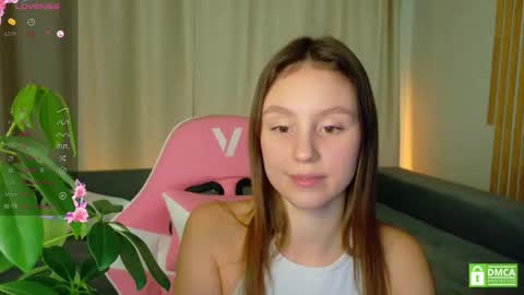 Snapshot of julieqt chatting on October 22, 5:03 pm julieqt online show from October 22, 5:03 pm