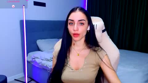 juliet_lu online show from March 20, 6:35 pm