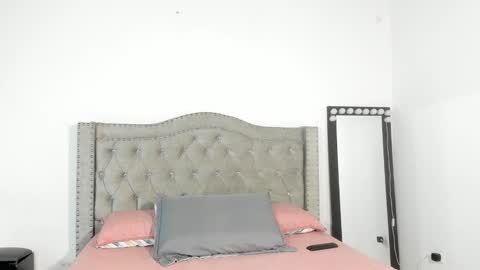 Snapshot of juliet_ospina chatting on October 7, 6:48 pm samantha online show from October 7, 6:48 pm