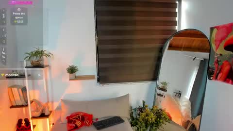 Snapshot of julieta__cooper chatting on September 18, 5:39 pm Juli online show from September 18, 5:39 pm