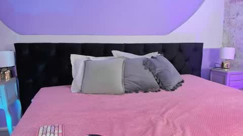 Snapshot of julieta_cortes__ chatting on September 17, 11:57 am Julieta online show from September 17, 11:57 am