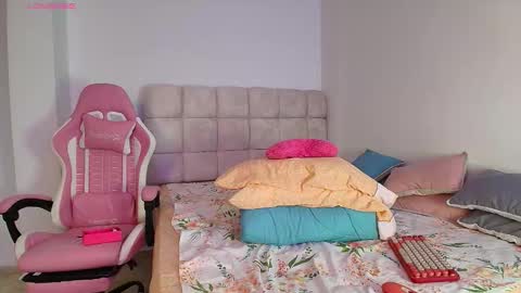 julieta_rose19 online show from March 19, 2:50 am