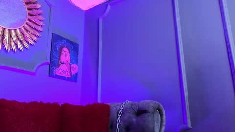 Snapshot of julieta_russell chatting on February 19, 3:05 pm Julieta online show from February 19, 3:05 pm