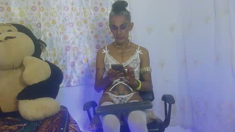 Julieth Wolf online show from February 13, 8:17 am