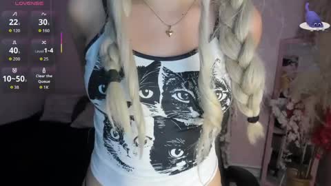 Julieth online show from March 30, 9:15 pm