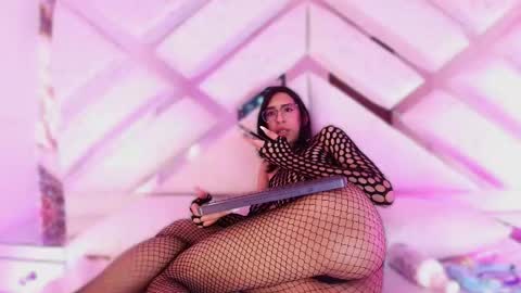   J U L L I E T A F O X   online show from March 7, 9:09 am