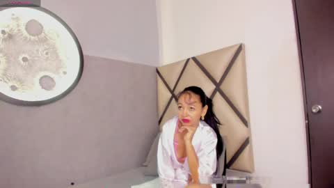 julitraviesa online show from April 10, 12:21 pm