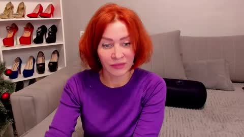 jullia_moor online show from December 22, 1:23 am