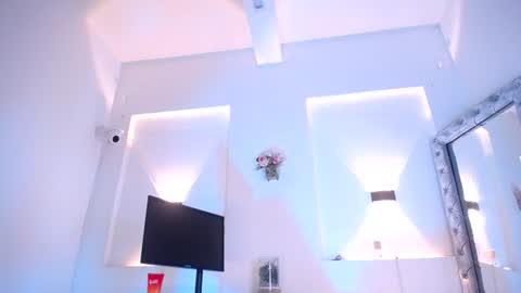 jullian online show from June 11, 8:29 pm