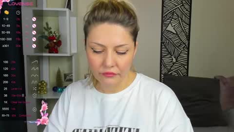 Jully online show from December 8, 1:41 am